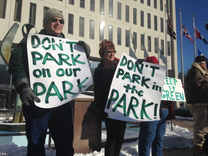 PromenadeParkProtesters_Joel
